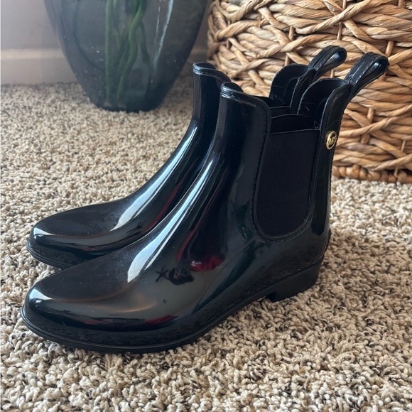 Michael Kors Rain Boot - Picture 3 of 7